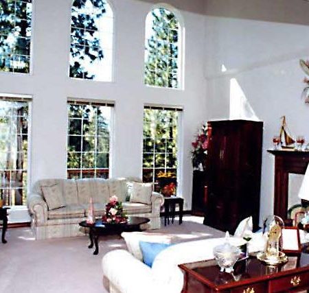 River Cove Elegant Waterfront Bed & Breakfast Post Falls Beltér fotó